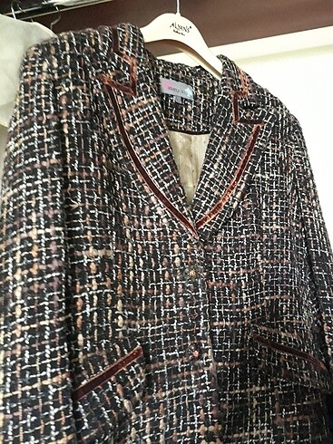 44 Beden SIMPLE SUIT MARKA TUWIT SIYAH,KAHVE,CAMEL,KREM RENKLI