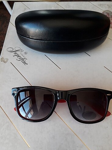 INTERNATINOL CENTER.UV EYE PROTECTION