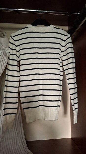 Silk & Cashmere KREM ÜZERİNE SİYAH ÇİZGİLİ ŞIK TRIKO