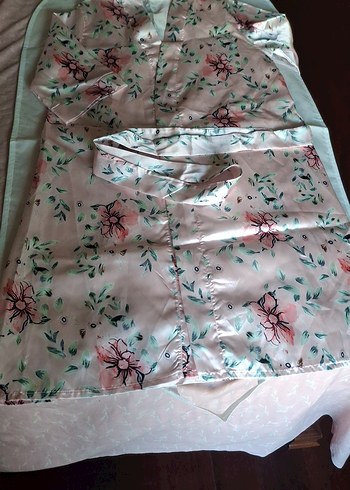 Pembe Çiçek Desenli Bohem Uzun Kadın Saten Pareo, Sabahlık - Görsel 2