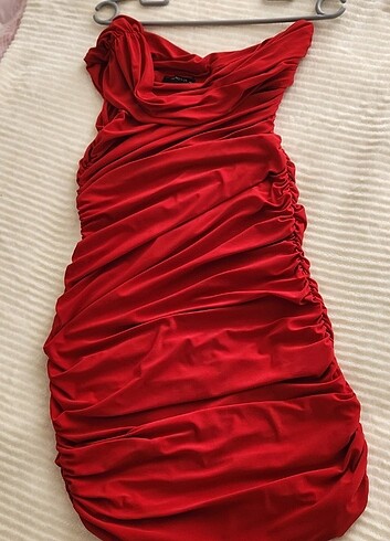 Kırmızı elbise - Görsel 4