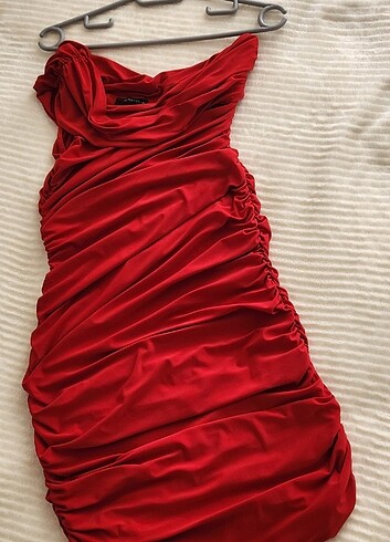 Kırmızı elbise - Görsel 5