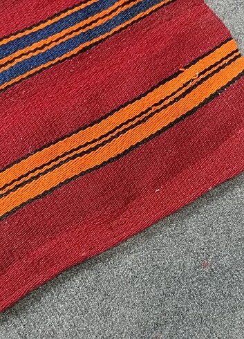 El dokuma eskilerden kilim seccade
