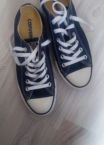 Lacivert converse