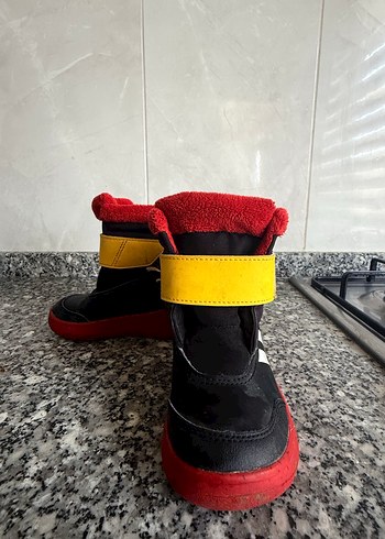 23 Beden Çocuk için Renkli Adidas Street Wear Bot