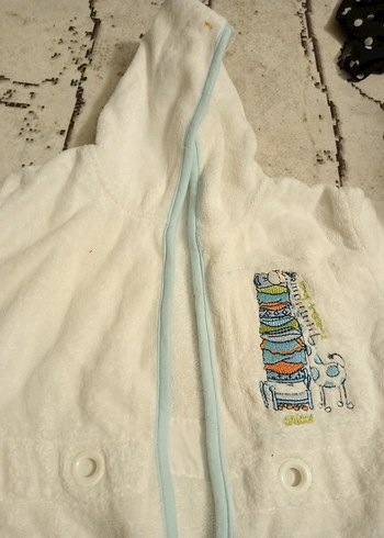 Kapüşonlu Erkek Çocuk Nakışlı Bornoz - Görsel 2