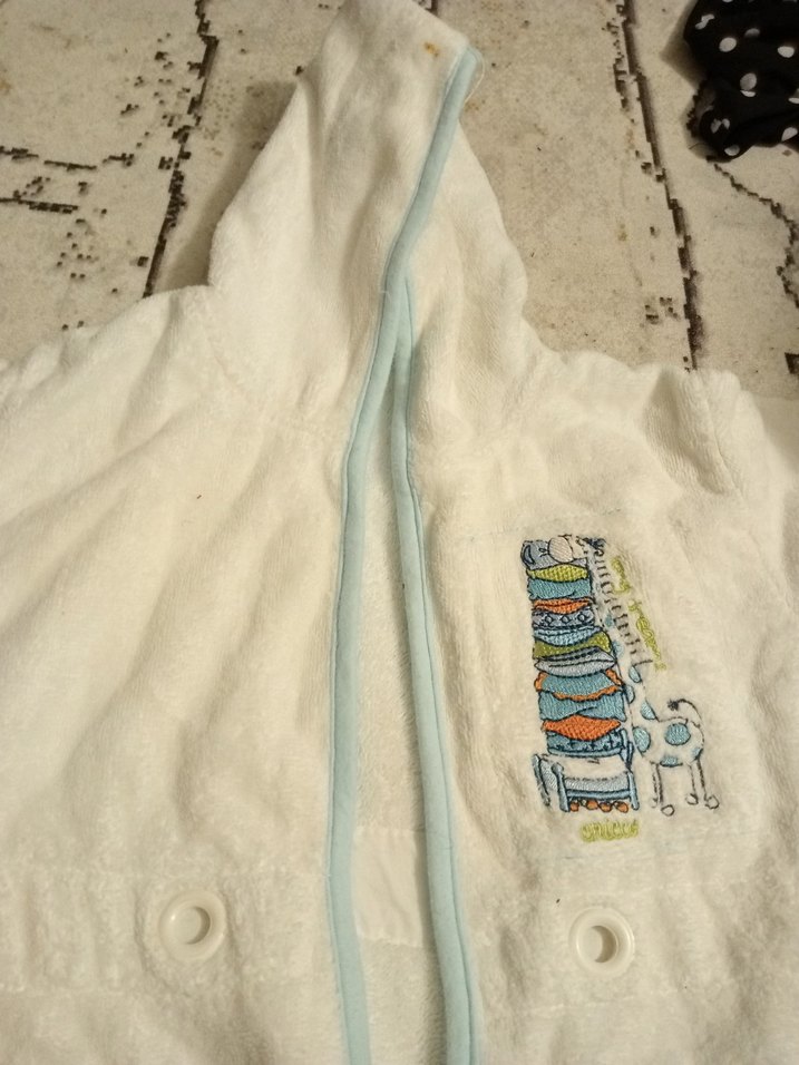 Kapüşonlu Erkek Çocuk Nakışlı Bornoz - Görsel 2