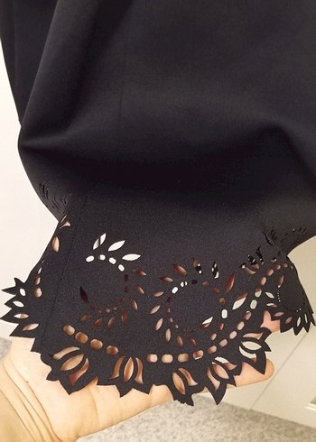 Dantel Detaylı Siyah Midi Elbise - Görsel 3