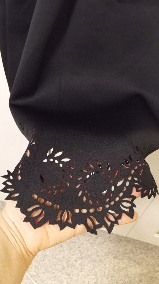 Dantel Detaylı Siyah Midi Elbise - Görsel 3