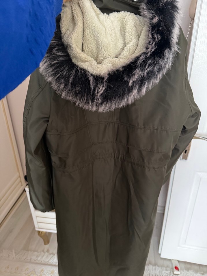 Kapüşonlu Uzun Kadın Mont - Görsel 4