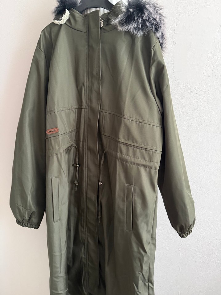 Kapüşonlu Uzun Kadın Mont - Görsel 3