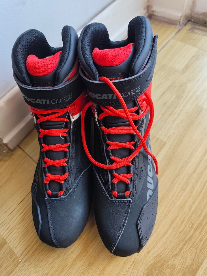 Ducati Kırmızı Bağcıklı Erkek Biker Bot - Görsel 3