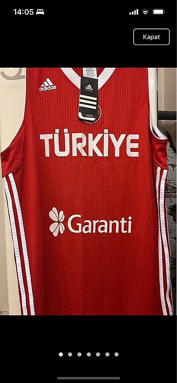 Adidas etiketli milli takım forması