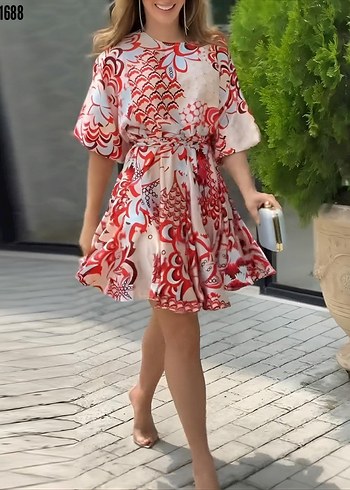 Kısa balon kollu yuvarlak yakalı pileli desenli mini elbise