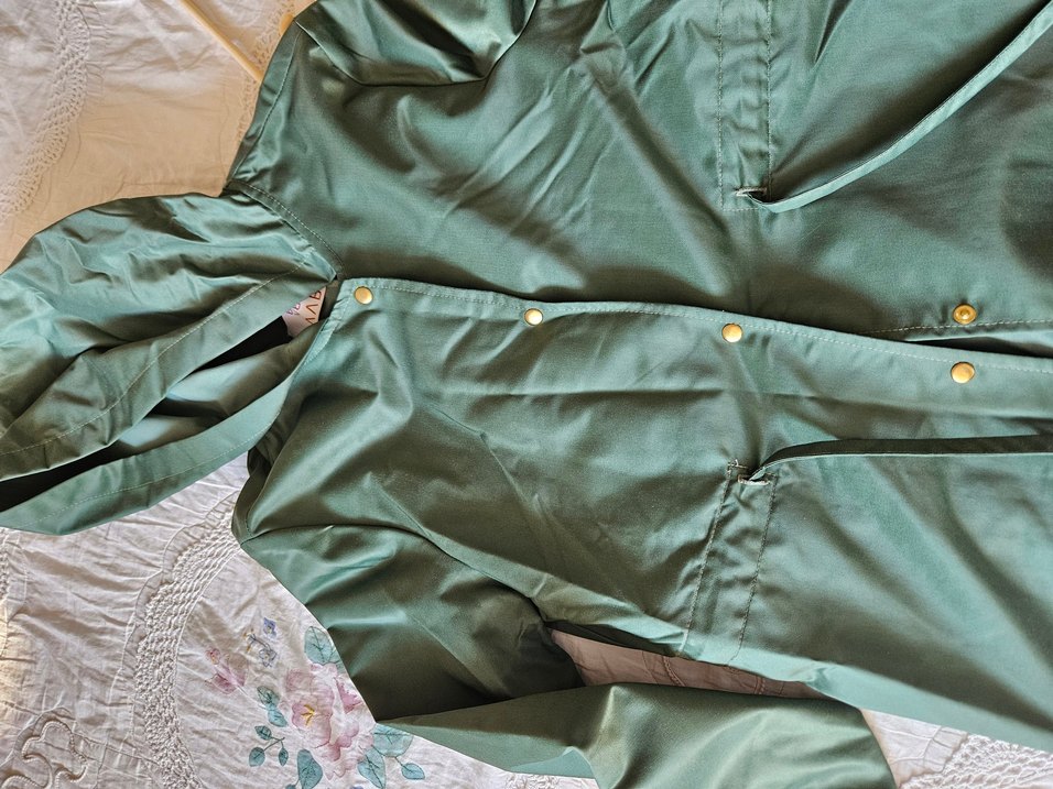 Çıtçıtlı Uzun Zümrüt Yeşili Kadın Yağmurluk - Görsel 5