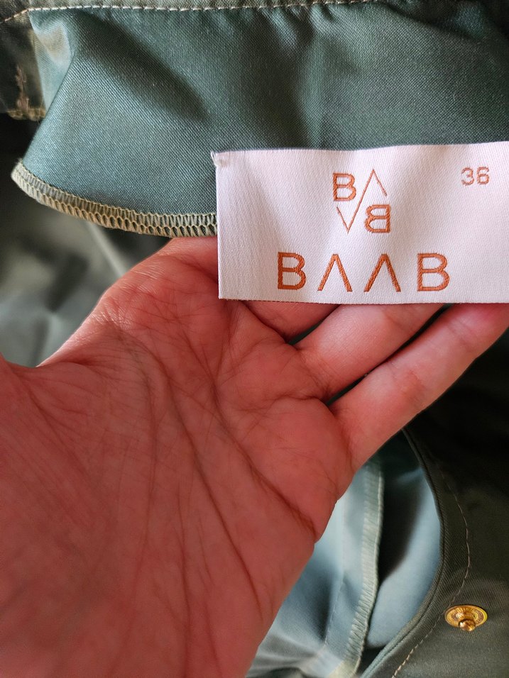 Çıtçıtlı Uzun Zümrüt Yeşili Kadın Yağmurluk - Görsel 4