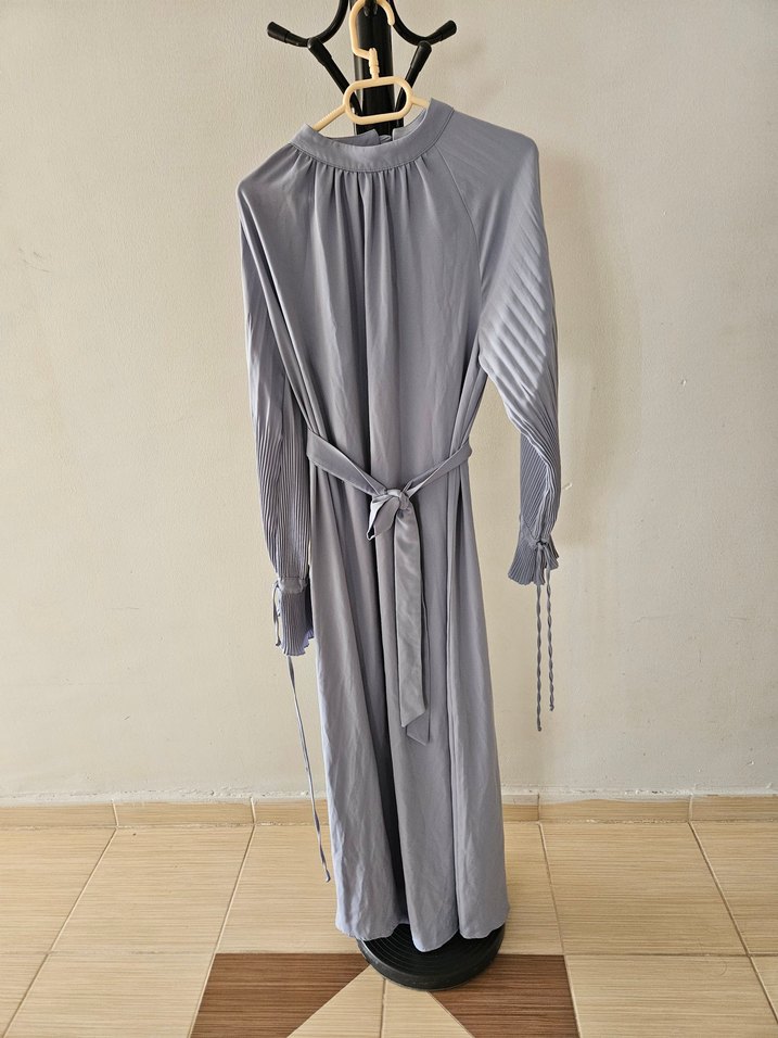 Mavi Gri Tesettür Medine ipeği Elbise ve Medine ipeği gri şal - Görsel 2