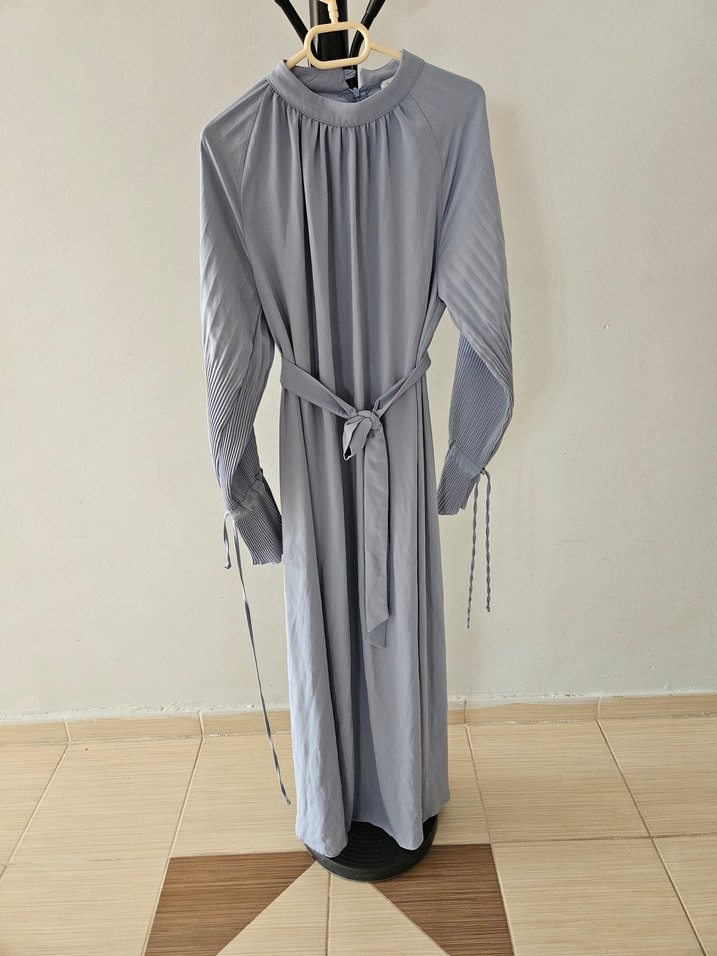 Mavi Gri Tesettür Medine ipeği Elbise ve Medine ipeği gri şal - Görsel 3