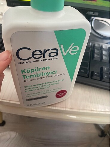 Beden Cerave yüz yıkama jeli köpüğü