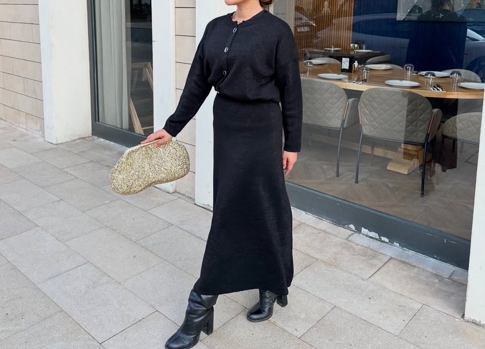 Düğmeli Parlak Siyah Etekli Takım - Görsel 4