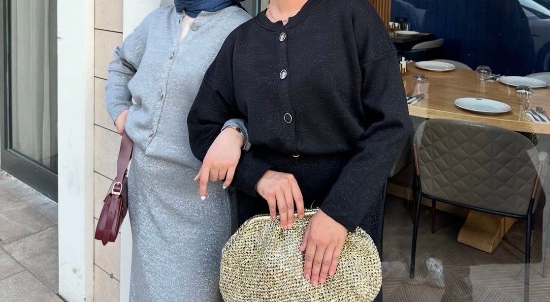 Düğmeli Parlak Siyah Etekli Takım - Görsel 5