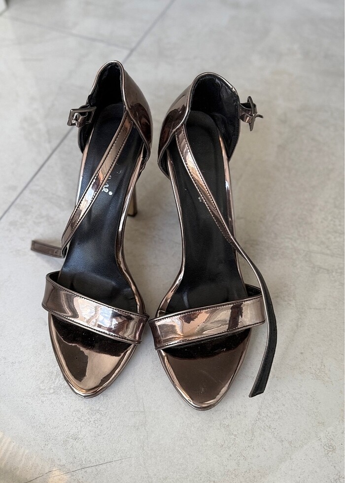 Topuklu ayakkabı - Görsel 2