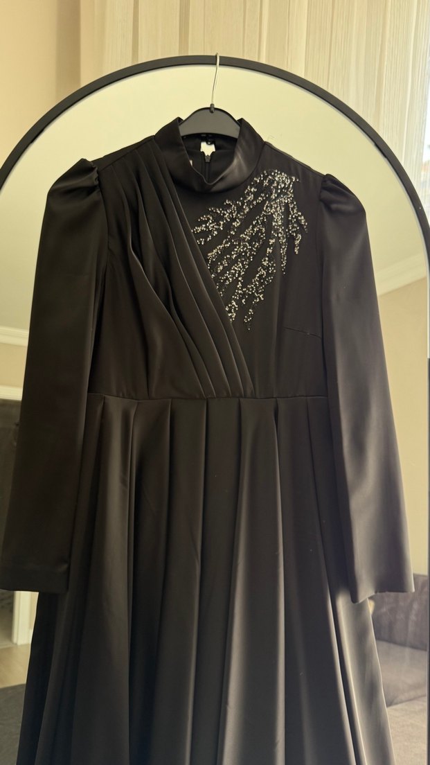 Uzun Siyah Gotik Nakışlı Kadın Elbise - Görsel 2