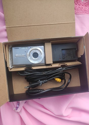 Casio Exilim EX-Z75 Fotoğraf Makinesi | Gardrops