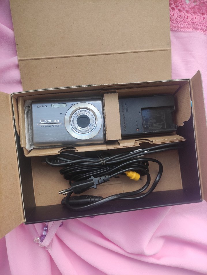 Casio Exilim EX-Z75 Fotoğraf Makinesi | Gardrops
