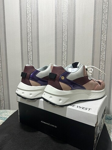 38 Beden Nine West 38 numara kutulu spor ayakkabı