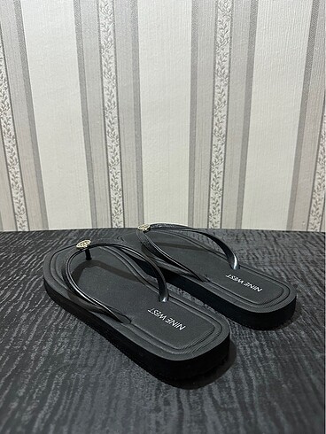 38 Beden Nine West parmak arası terlik olara 38 numara