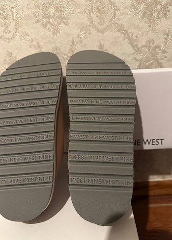38 Beden ten rengi Renk Nine West Dayra 38 numaraBej Kadın Bantlı Dolgu Topuk Terlik