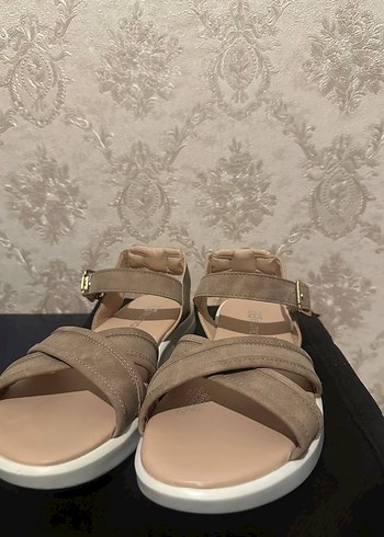 Butigo Butigo Bej Süet Dolgu Topuklu Kadın Sandalet