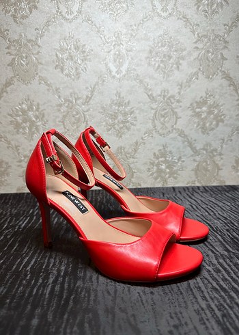 Nine West 39 numara kırmızı topuklu
