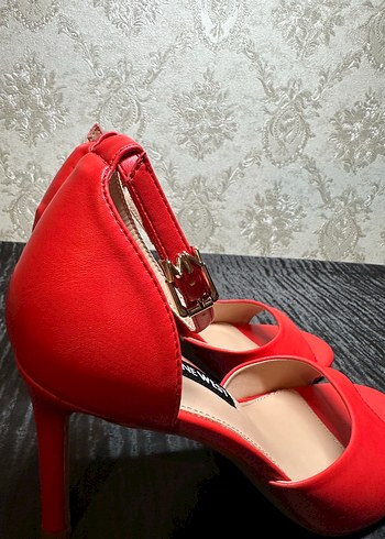 38 Beden kırmızı Renk Nine West 38 numara ince topuklu