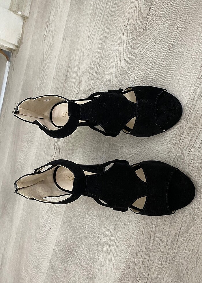 Topuklu ayakkabı - Görsel 2