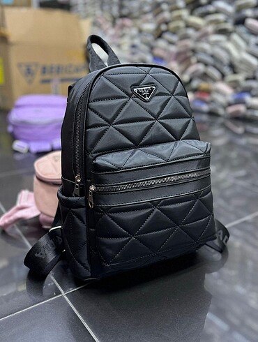 PRADA SIRT ÇANTASI