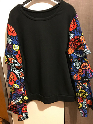 Diğer Kolları fırfırlı sweatshirt