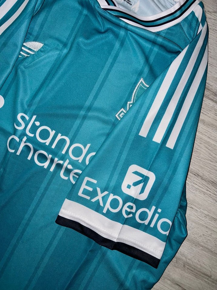 Liverpool FC retro adidas özel tasarım forma - Görsel 4