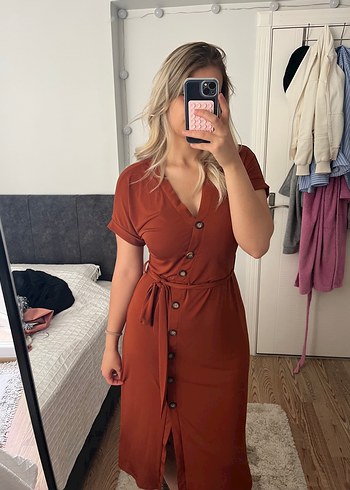 Düğmeli V Yaka Kahverengi Midi Deri Elbise