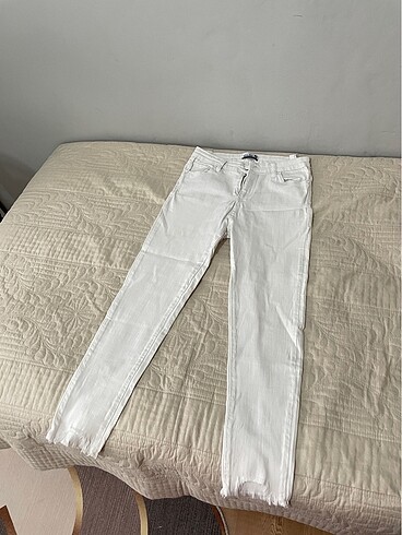 42 Beden Kadın beyaz jean pantolon