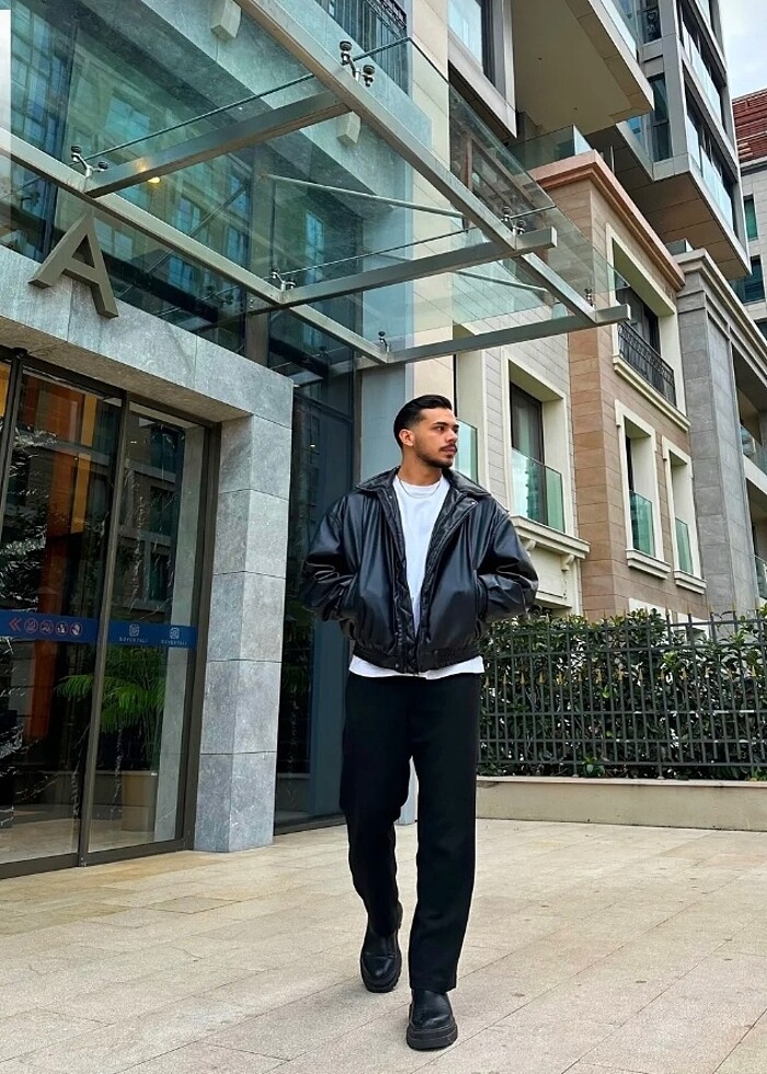 Oversize siyah deri ceket - Görsel 3