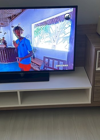 Tv ünitesi tertemiz taşındığım için uygun fiyata veriyorum