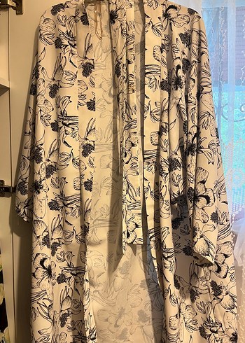 38 Beden Beyaz Çiçek Desenli Uzun Kadın Kimono
