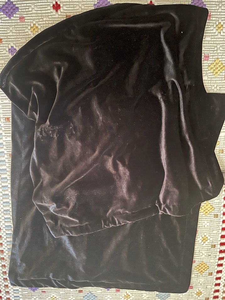 Siyah Kadife Yastık Kılıfı - Görsel 2