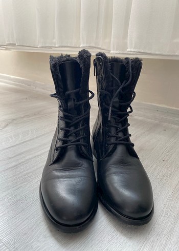 Kürk Detaylı Siyah Deri Gotik Topuklu Bot