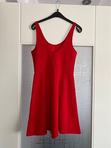 38 Beden H&M KIRMIZI ELBİSE