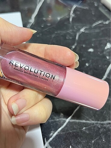 Revolution ruj gloss