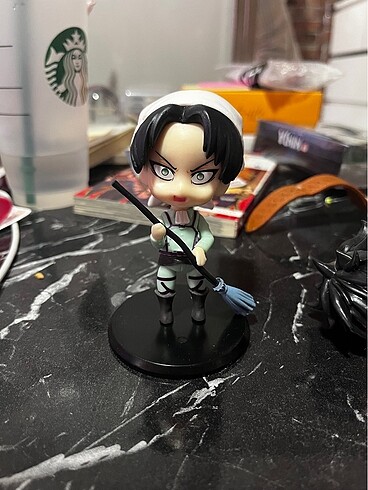 Attack on titan levi acerman (?) figür