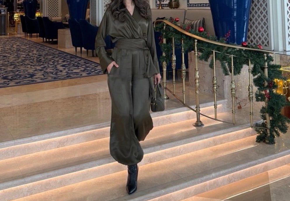 Uzun Parlak Haki Kadın Tulum - Görsel 4